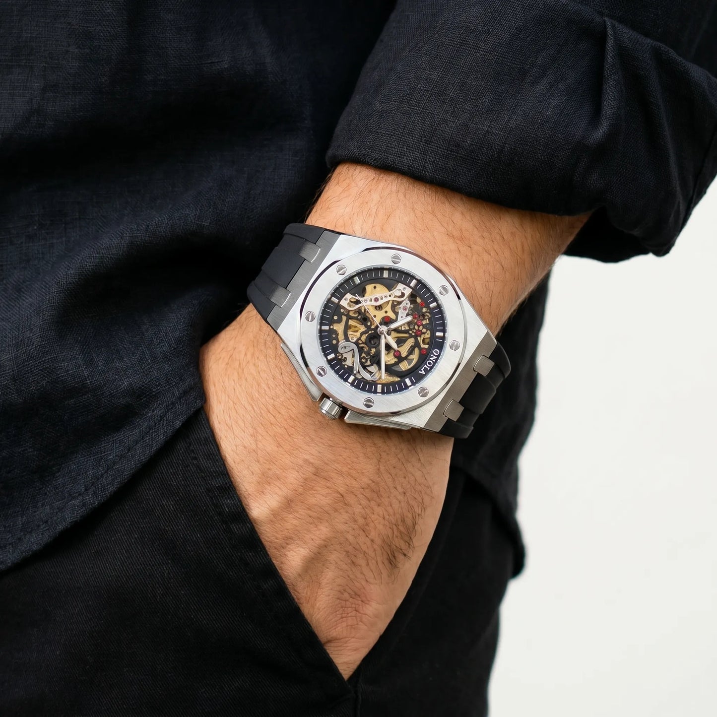 Wecker Obsidian Crest