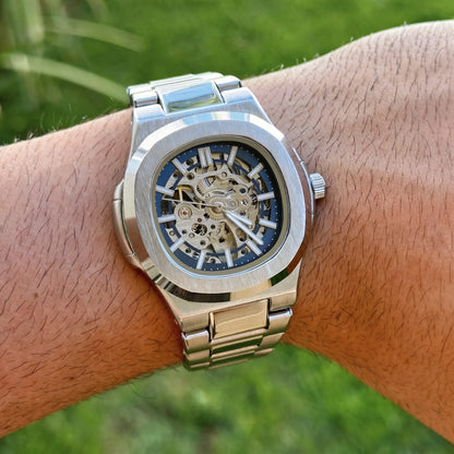 Wecker Skeleton